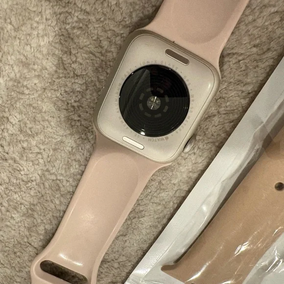 Apple Watch SE 40mm with Beige Band
